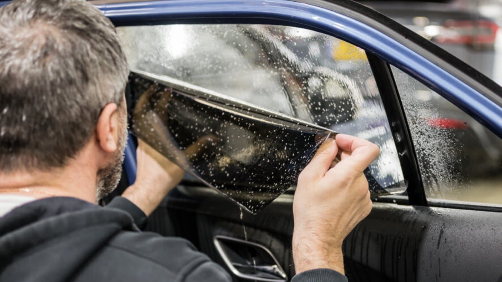Gümüş BMW 7 serisi, seramik kaplama parlaklığı